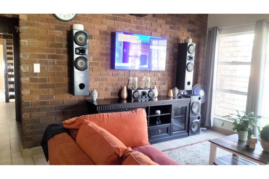 5 Bedroom Property for Sale in Elandsrand North West